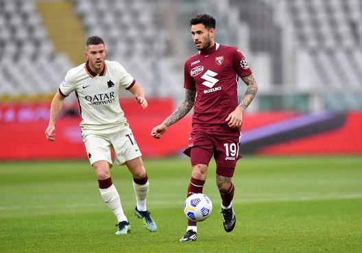 TURIN, ITALY - APRIL 18: Antonio Sanabria of Torino F.C. runs with the ball during the Serie A match between Torino FC and AS Roma at Stadio Olimpico di Torino on April 18, 2021 in Turin, Italy. Sporting stadiums around Italy remain under strict restrictions due to the Coronavirus Pandemic as Government social distancing laws prohibit fans inside venues resulting in games being played behind closed doors. (Photo by Valerio Pennicino/Getty Images) TURIN, ITALY - APRIL 18: Antonio Sanabria of Torino F.C. runs with the ball during the Serie A match between Torino FC and AS Roma at Stadio Olimpico di Torino on April 18, 2021 in Turin, Italy. Sporting stadiums around Italy remain under strict restrictions due to the Coronavirus Pandemic as Government social distancing laws prohibit fans inside venues resulting in games being played behind closed doors. (Photo by Valerio Pennicino/Getty Images)