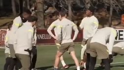 Sanremo arriva anche nel ritiro del Milan: Leao canta ‘Cenere’ di Lazza (VIDEO)