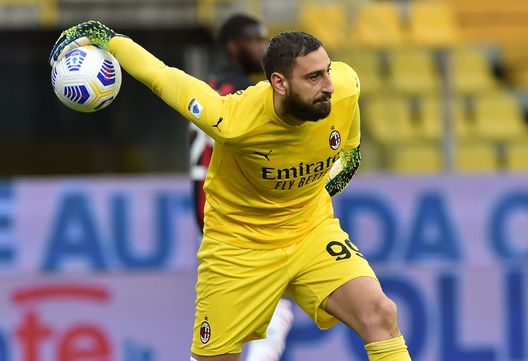 PARMA, ITALY - APRIL 10: Gianluigi Donnarumma of AC Milan in action during the Serie A match between Parma Calcio and AC Milan at Stadio Ennio Tardini on April 10, 2021 in Parma, Italy. Sporting stadiums around Italy remain under strict restrictions due to the Coronavirus Pandemic as Government social distancing laws prohibit fans inside venues resulting in games being played behind closed doors. (Photo by Giuseppe Bellini/Getty Images) PARMA, ITALY - APRIL 10: Gianluigi Donnarumma of AC Milan in action during the Serie A match between Parma Calcio and AC Milan at Stadio Ennio Tardini on April 10, 2021 in Parma, Italy. Sporting stadiums around Italy remain under strict restrictions due to the Coronavirus Pandemic as Government social distancing laws prohibit fans inside venues resulting in games being played behind closed doors. (Photo by Giuseppe Bellini/Getty Images)