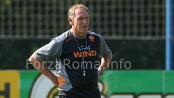 La Roma estiva corre. Per la difesa è corsa a tre