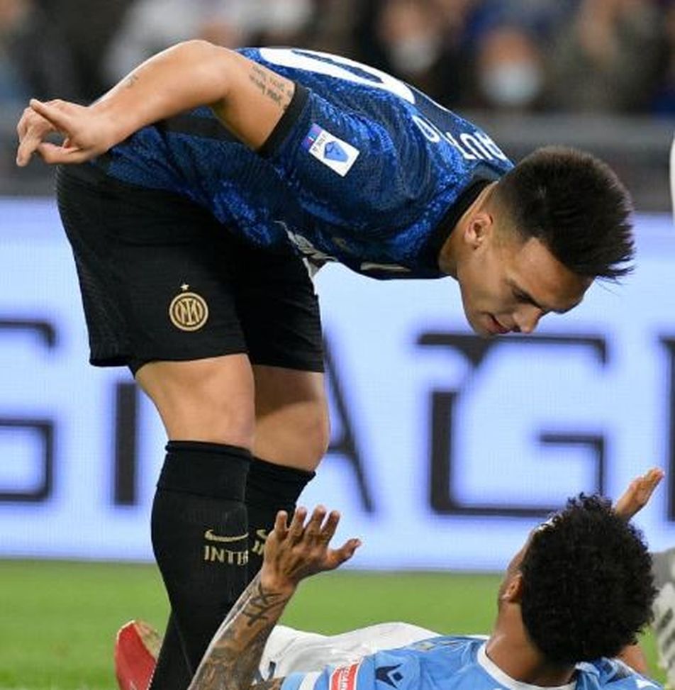 Getty Images Sarri: “Con l’Inter due minuti folli. Mani addosso e calci: nessun rosso. A me…”- immagine 2