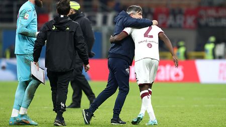 MILAN, ITALY - JANUARY 11: Ivan Juric, Head Coach of Torino FC, celebrates with Brian Bayeye of Torino FC following victory in the Coppa Italia match between AC Milan and Torino FC at Stadio Giuseppe Meazza on January 11, 2023 in Milan, Italy. (Photo by Marco Luzzani/Getty Images)