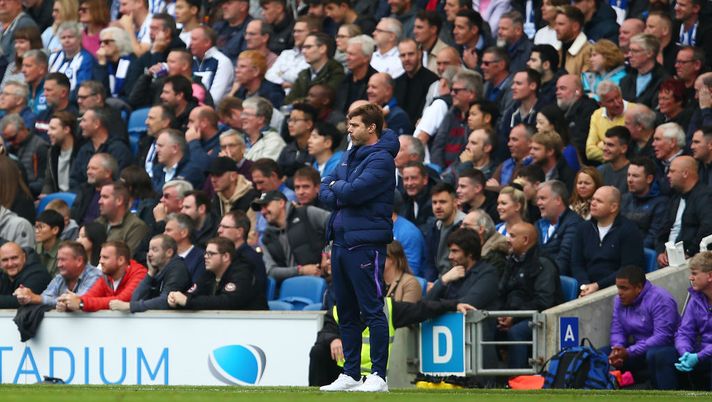 BRIGHTON, ENGLAND - OCTOBER 05: Mauricio Pochettino, Manager of Tottenham Hotspur looks on during the Premier League match between Brighton & Hove Albion and Tottenham Hotspur at American Express Community Stadium on October 05, 2019 in Brighton, United Kingdom. (Photo by Charlie Crowhurst/Getty Images) Pochettino: “La sconfitta non dipende dal modulo ma dagli errori. Sono arrabbiato, frustrato e deluso” - immagine 1