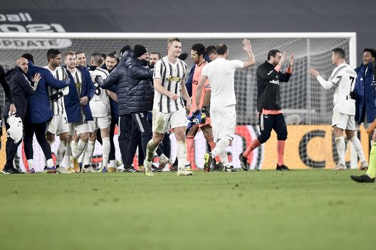 I calciatori della Juventus esultano dopo la conquista della finale di Coppa Italia I calciatori della Juventus esultano dopo la conquista della finale di Coppa Italia