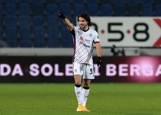 BERGAMO, ITALY - JANUARY 14: Riccardo Sottil of Cagliari celebrates after scoring their team's first goal during the Coppa Italia match between Atalanta BC and Cagliari Calcio at Gewiss Stadium on January 14, 2021 in Bergamo, Italy. Sporting stadiums around Italy remain under strict restrictions due to the Coronavirus Pandemic as Government social distancing laws prohibit fans inside venues resulting in games being played behind closed doors. (Photo by Emilio Andreoli/Getty Images) BERGAMO, ITALY - JANUARY 14: Riccardo Sottil of Cagliari celebrates after scoring their team's first goal during the Coppa Italia match between Atalanta BC and Cagliari Calcio at Gewiss Stadium on January 14, 2021 in Bergamo, Italy. Sporting stadiums around Italy remain under strict restrictions due to the Coronavirus Pandemic as Government social distancing laws prohibit fans inside venues resulting in games being played behind closed doors. (Photo by Emilio Andreoli/Getty Images)