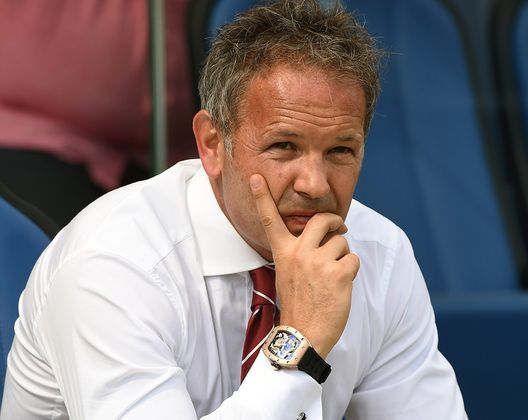 BERGAMO, ITALY - SEPTEMBER 11: Head Coach of FC Torino Sinisa Mihajlovic looks during the Serie a match between Atalanta BC and FC Torino at Stadio Atleti Azzurri d'Italia on September 11, 2016 in Bergamo, Italy. (Photo by Pier Marco Tacca/Getty Images) BERGAMO, ITALY - SEPTEMBER 11: Head Coach of FC Torino Sinisa Mihajlovic looks during the Serie a match between Atalanta BC and FC Torino at Stadio Atleti Azzurri d'Italia on September 11, 2016 in Bergamo, Italy. (Photo by Pier Marco Tacca/Getty Images)