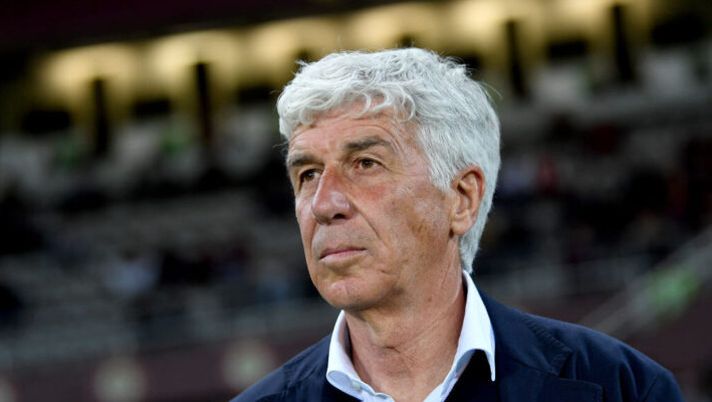 TURIN, ITALY - APRIL 29: Gian Piero Gasperini, Head Coach of Atalanta BC, looks on during the Serie A match between Torino FC and Atalanta BC at Stadio Olimpico di Torino on April 29, 2023 in Turin, Italy. (Photo by Valerio Pennicino/Getty Images) Gasperini: “Hojlund? Non so se resta, spero più di 70 milioni! Su Holm, Bakker e Carnesecchi…” - immagine 1