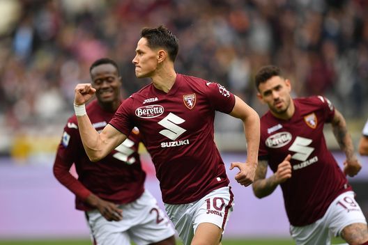 TURIN, ITALY - APRIL 23: Sasa Lukic of Torino FC celebrates scoring the opening goal during the Serie A match between Torino FC and Spezia Calcio at Stadio Olimpico di Torino on April 23, 2022 in Turin, Italy. (Photo by Valerio Pennicino/Getty Images) Atalanta-Torino sarà una partita aperta: entrambe giocano uomo contro uomo- immagine 2