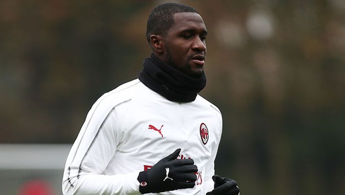 Cristián Zapata, difensore del Milan, in allenamento a Milanello (credits: acmilan.com) Cristián Zapata, difensore del Milan, in allenamento a Milanello (credits: acmilan.com)