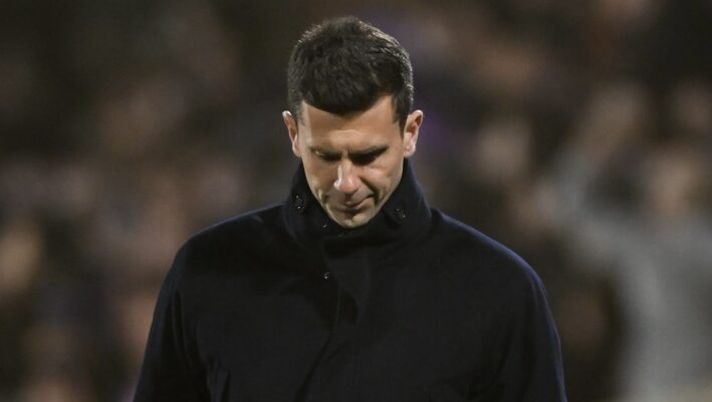 FLORENCE, ITALY - MARCH 16: Thiago Motta of Juventus during the Serie A match between Fiorentina and Juventus at Stadio Artemio Franchi on March 16, 2025 in Florence, Italy. (Photo by Daniele Badolato - Juventus FC/Juventus FC via Getty Images) Gazzetta: “Motta le tenta tutte: tra obiettivo minimo e nuove soluzioni, cosa succede ora” - immagine 1