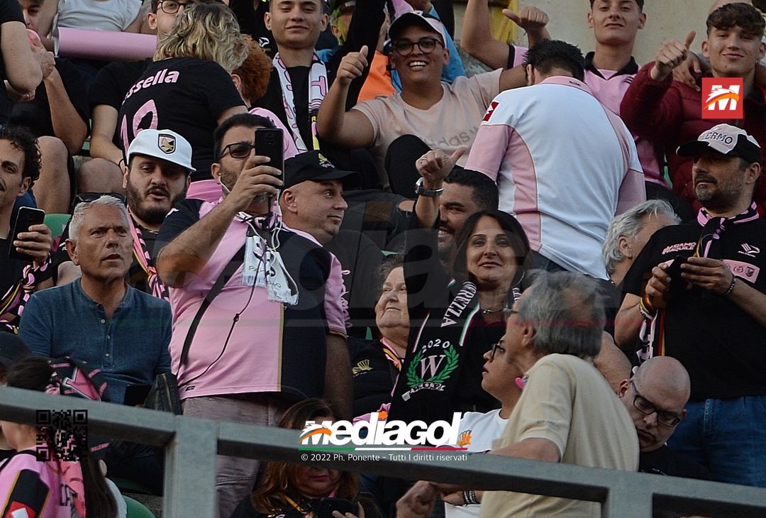 Fototifo, i tifosi allo stadio per Palermo-Virtus Entella 2-2 (gallery) - immagine 86