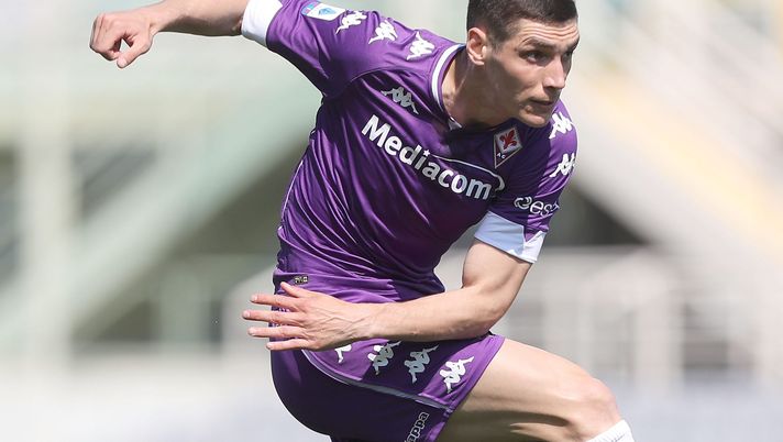 FLORENCE, ITALY - APRIL 25: Nikola Milenkovic of ACF Fiorentina in action during the Serie A match between ACF Fiorentina and Juventus at Stadio Artemio Franchi on April 25, 2021 in Florence, Italy. Sporting stadiums around Italy remain under strict restrictions due to the Coronavirus Pandemic as Government social distancing laws prohibit fans inside venues resulting in games being played behind closed doors. (Photo by Gabriele Maltinti/Getty Images) FLORENCE, ITALY - APRIL 25: Nikola Milenkovic of ACF Fiorentina in action during the Serie A match between ACF Fiorentina and Juventus at Stadio Artemio Franchi on April 25, 2021 in Florence, Italy. Sporting stadiums around Italy remain under strict restrictions due to the Coronavirus Pandemic as Government social distancing laws prohibit fans inside venues resulting in games being played behind closed doors. (Photo by Gabriele Maltinti/Getty Images)