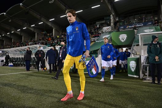 TALLAGHT, IRELAND - NOVEMBER 12: Marco Carnesecchi of Italy leads out his side before the UEFA European U21 Championship Qualifier between Republic of Ireland and Italy at Tallaght Stadium on November 12, 2021 in Tallaght, Ireland. (Photo by Charles McQuillan/Getty Images) TALLAGHT, IRELAND - NOVEMBER 12: Marco Carnesecchi of Italy leads out his side before the UEFA European U21 Championship Qualifier between Republic of Ireland and Italy at Tallaght Stadium on November 12, 2021 in Tallaght, Ireland. (Photo by Charles McQuillan/Getty Images)