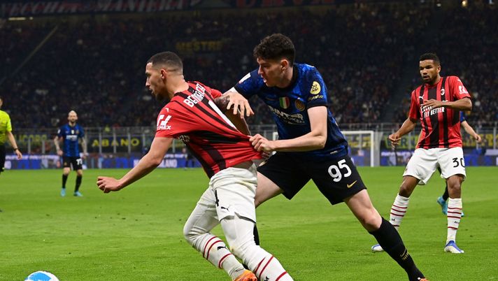 MILAN, ITALY - APRIL 19: Alessandro Bastoni of FC Internazionale battles for possession with Ismael Bennacer of AC Milan during the Coppa Italia Semi Final 2nd Leg match between FC Internazionale v AC Milan at Giuseppe Meazza Stadium on April 19, 2022 in Milan, Italy. (Photo by Mattia Ozbot - Inter/Inter via Getty Images) MILAN, ITALY - APRIL 19: Alessandro Bastoni of FC Internazionale battles for possession with Ismael Bennacer of AC Milan during the Coppa Italia Semi Final 2nd Leg match between FC Internazionale v AC Milan at Giuseppe Meazza Stadium on April 19, 2022 in Milan, Italy. (Photo by Mattia Ozbot - Inter/Inter via Getty Images)