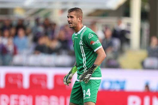 FLORENCE, ITALY - OCTOBER 31: Ivan Provedel of Spezia Calcio in action during the Serie A match between ACF Fiorentina and Spezia Calcio at Stadio Artemio Franchi on October 31, 2021 in Florence, Italy. (Photo by Gabriele Maltinti/Getty Images) Obiettivi, lo Spezia vola e prolunga il contratto di Provedel di un anno- immagine 2
