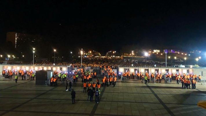 I tifosi della Dynamo Dresda invafono lo stadio dell'Hertha Berlino per la coppa di Germania I tifosi della Dynamo Dresda invafono lo stadio dell'Hertha Berlino per la coppa di Germania