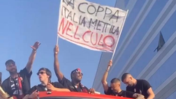 Il Milan e lo striscione contro l’Inter: Scaroni chiama il club nerazzurro