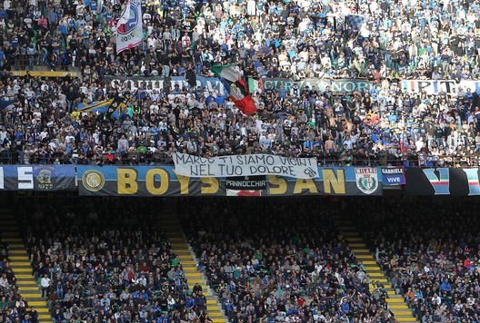 MILAN, ITALY - MARCH 12: FC Internazionale fans during the Serie A match between FC Internazionale and Atalanta BC at Stadio Giuseppe Meazza on March 12, 2017 in Milan, Italy. (Photo by Marco Luzzani - Inter/Inter via Getty Images) 