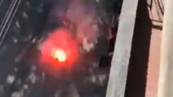 Belgrado, orrore prima del derby: un tifoso brucia la faccia di un ultrà rivale