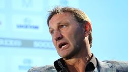 Tony Adams: “Prenderò a calci nel c… i giocatori per vincere le prossime partite”