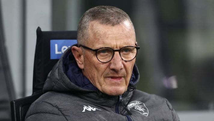 MILAN, ITALY - JANUARY 19: Empoli Calcio coach Aurelio Andreazzoli looks on before the Coppa Italia match between FC Internazionale and Empoli FC at Stadio Giuseppe Meazza on January 19, 2022 in Milan, Italy. (Photo by Marco Luzzani/Getty Images) Andreazzoli: “Rimonta da raccontare ai nipoti! Un difensore contro Osimhen è stato stupendo” - immagine 1