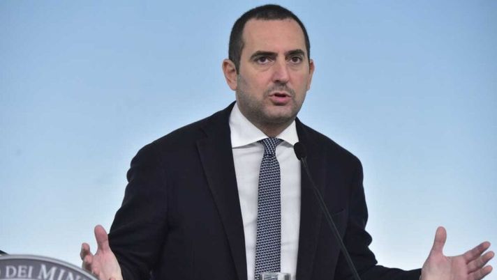 Spadafora: “I giocatori positivi non fanno ben sperare: Serie A, quando ci sarà la decisione” Spadafora: “I giocatori positivi non fanno ben sperare: Serie A, quando ci sarà la decisione” - immagine 1