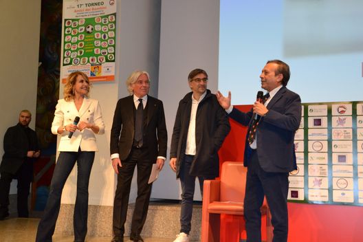 Ivan Juric riceve il premio "Amici dei Bambini" (foto: Aldini Bariviera) Ivan Juric riceve il premio