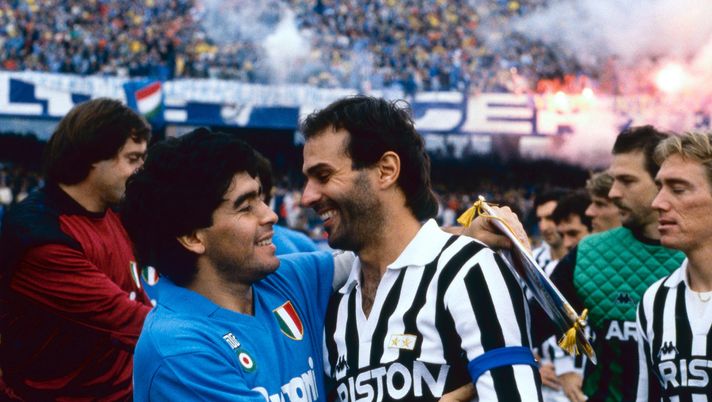 NAPLES, ITALY - DECEMBER 13: Juventus player Antonio Cabrini with Maradona during Napoli - Juventus on December 13, 1987 in Turin, Italy. (Photo by Juventus FC - Archive/Juventus FC via Getty Images) maradona