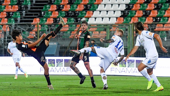 VENICE, ITALY - JULY 03: Youssef Maleh of Venezia FC battles for possession with Amato Ciciretti of Empoli FC during the Serie B match between Venezia FC and FC Empoli at Stadio Pier Luigi Penzo on July 03, 2020 in Venice, Italy. (Photo by Getty Images/Getty Images for Lega Serie B) 