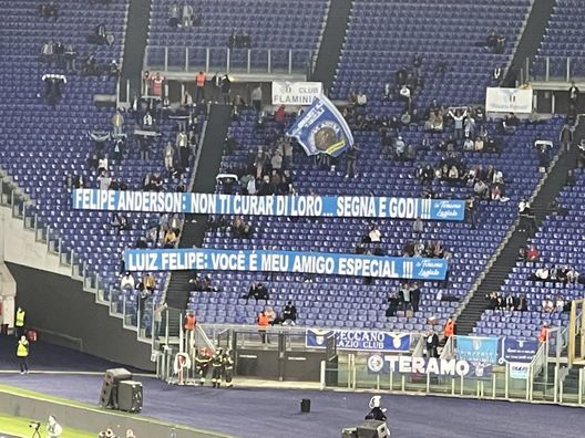 FOTO – Lazio-Inter, i tifosi laziali non dimenticano: striscioni per Anderson e Luiz Felipe- immagine 2