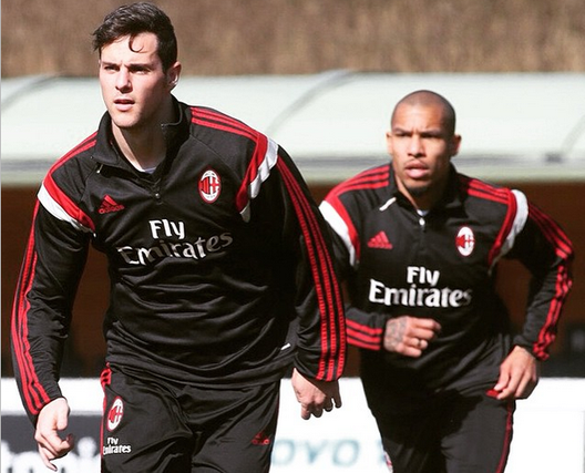 De Jong e Destro in allenamento, fonte foto acmilan.com De Jong e Destro in allenamento, fonte foto acmilan.com