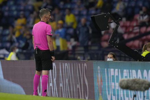 GLASGOW, SCOTLAND - JUNE 29: Match Referee, Daniele Orsato looks at the VAR screen before changing a yellow card to a red card for Marcus Danielson of Sweden (not pictured) during the UEFA Euro 2020 Championship Round of 16 match between Sweden and Ukraine at Hampden Park on June 29, 2021 in Glasgow, Scotland. (Photo by Petr Josek - Pool/Getty Images) GLASGOW, SCOTLAND - JUNE 29: Match Referee, Daniele Orsato looks at the VAR screen before changing a yellow card to a red card for Marcus Danielson of Sweden (not pictured) during the UEFA Euro 2020 Championship Round of 16 match between Sweden and Ukraine at Hampden Park on June 29, 2021 in Glasgow, Scotland. (Photo by Petr Josek - Pool/Getty Images)