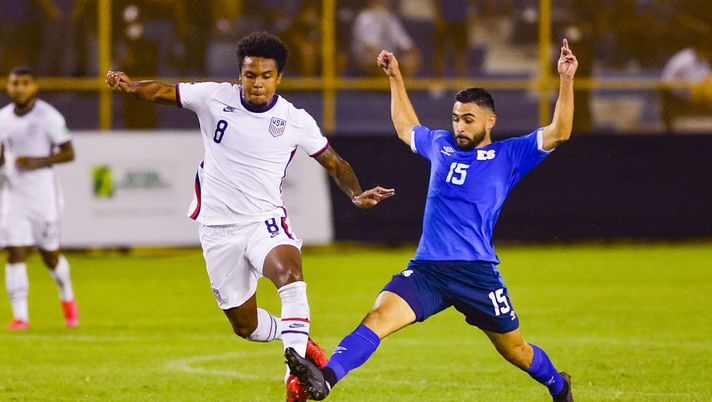 SAN SALVADOR, EL SALVADOR - SEPTEMBER 02: Weston Mckennie of the United States (L) and Alex Roldan of El Salvador (R) fight for the ball during a match between El Salvador and United State as part of the CONCACAF Qualifiers for Qatar 2022 at Estadio Cuscatl·n on August 2, 2021 in San Salvador, El Salvador. (Photo by Alex PeÒa/Getty Images) SAN SALVADOR, EL SALVADOR - SEPTEMBER 02: Weston Mckennie of the United States (L) and Alex Roldan of El Salvador (R) fight for the ball during a match between El Salvador and United State as part of the CONCACAF Qualifiers for Qatar 2022 at Estadio Cuscatl·n on August 2, 2021 in San Salvador, El Salvador. (Photo by Alex PeÒa/Getty Images)