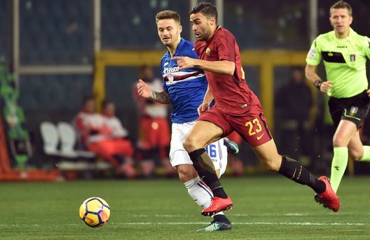  GENOA, GE - JANUARY 24: Gregoire Defrel (R) of Roma and Karol Linetty of Sampdoria in action during the Serie A match between UC Sampdoria and AS Roma on January 24, 2018 in Genoa, Italy. (Photo by Paolo Rattini/Getty Images) 