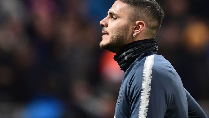 Inter Milan's Argentine forward Mauro Icardi warms up prior to the UEFA Champions League group B football match Inter Milan vs PSV Eindhoven on December 11, 2018 at the San Siro stadium in Milan. (Photo by Miguel MEDINA / AFP) (Photo credit should read MIGUEL MEDINA/AFP/Getty Images) Icardi, la Gazzetta: “L’Inter dà segni di relax e gli lascia il numero che vuole” - immagine 1