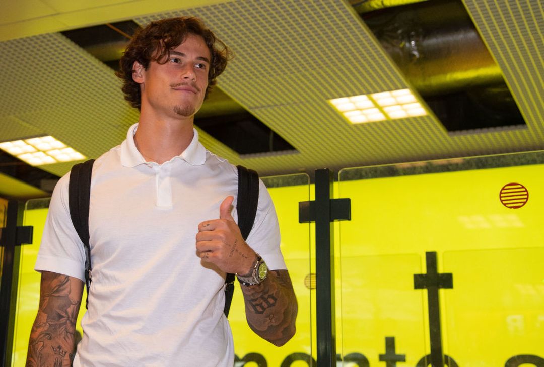 Ecco Svilar: gli scatti tra arrivo, firma e nuova maglia a Trigoria – FOTO GALLERY - immagine 37