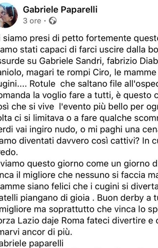 Ci siamo detti di tutto ma adesso viva lo sport e viva il derby: la lezione di Gabriele Paparelli, il figlio di Vincenzo scomparso proprio per un derby della Capitale Ci siamo detti di tutto ma adesso viva lo sport e viva il derby: la lezione di Gabriele Paparelli, il figlio di Vincenzo scomparso proprio per un derby della Capitale