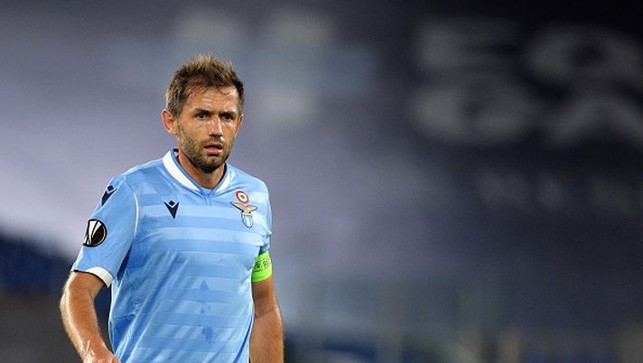 ROME, ITALY - OCTOBER 03: Senad Lulic of SS lazio during the UEFA Europa League group E match between SS Lazio and Stade Rennes at Stadio Olimpico on October 3, 2019 in Rome, Italy. (Photo by Marco Rosi/Getty Images) ROME, ITALY - OCTOBER 03: Senad Lulic of SS lazio during the UEFA Europa League group E match between SS Lazio and Stade Rennes at Stadio Olimpico on October 3, 2019 in Rome, Italy. (Photo by Marco Rosi/Getty Images)