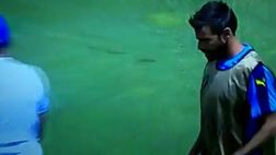 VIDEO / Si ferma il riscaldamento: Barzagli trova un portafortuna sul campo