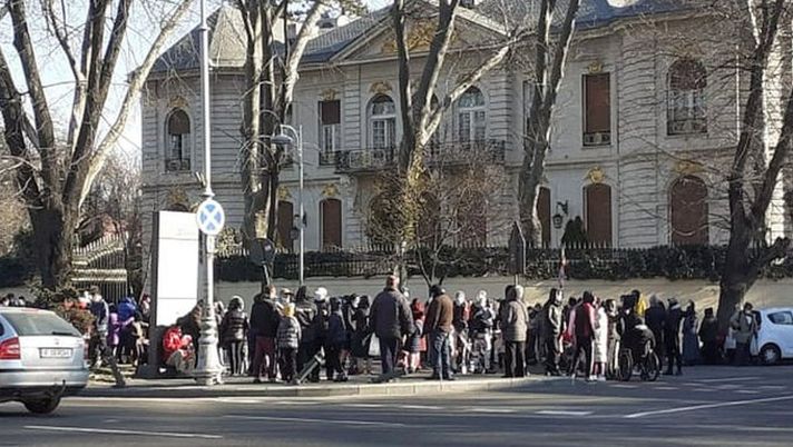 Vince il derby di Bucarest e regala i soldi ai poveri della città: Gigi Becali è fatto così - immagine 1