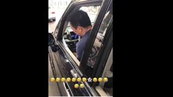 VIDEO / Un suo amico schiaccia un pisolino in macchina: spunta Guarin e gli fa paura