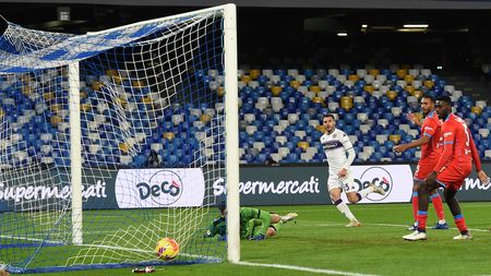 NAPLES, ITALY - JANUARY 13: Lorenzo Venuti of ACF Fiorentina scores his side's third goal during the Coppa Italia match between SSC Napoli and ACF Fiorentina at Stadio Diego Armando Maradona on January 13, 2022 in Naples, Italy. (Photo by Francesco Pecoraro/Getty Images) NAPLES, ITALY - JANUARY 13: Lorenzo Venuti of ACF Fiorentina scores his side's third goal during the Coppa Italia match between SSC Napoli and ACF Fiorentina at Stadio Diego Armando Maradona on January 13, 2022 in Naples, Italy. (Photo by Francesco Pecoraro/Getty Images)