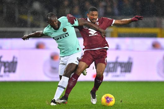 (Photo by Valerio Pennicino/Getty Images) Bremer, derby di mercato on fire: “Exor compra l’Inter” vs “Ha già scelto il nerazzurro”- immagine 2