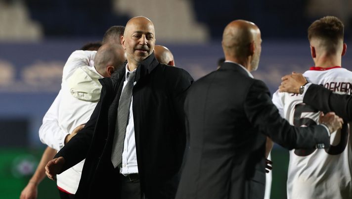 BERGAMO, ITALY - MAY 23:Ivan Gazidis, CEO of A.C. Milan celebrates following his team's victory in the Serie A match between Atalanta BC and AC Milan at Gewiss Stadium on May 23, 2021 in Bergamo, Italy. Sporting stadiums around Italy remain under strict restrictions due to the Coronavirus Pandemic as Government social distancing laws prohibit fans inside venues resulting in games being played behind closed doors. (Photo by Marco Luzzani/Getty Images) BERGAMO, ITALY - MAY 23:Ivan Gazidis, CEO of A.C. Milan celebrates following his team's victory in the Serie A match between Atalanta BC and AC Milan at Gewiss Stadium on May 23, 2021 in Bergamo, Italy. Sporting stadiums around Italy remain under strict restrictions due to the Coronavirus Pandemic as Government social distancing laws prohibit fans inside venues resulting in games being played behind closed doors. (Photo by Marco Luzzani/Getty Images)