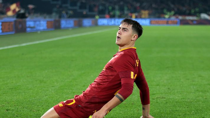 ROME, ITALY - JANUARY 15: Paulo Dybala of AS Roma celebrates after scoring the team's first goal during the Serie A match between AS Roma and ACF Fiorentina at Stadio Olimpico on January 15, 2023 in Rome, Italy. (Photo by Paolo Bruno/Getty Images) dybala