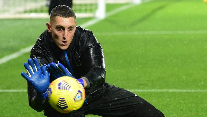BERGAMO, ITALY - DECEMBER 20: Pierluigi Gollini Atalanta BC goalkeeper in action during warm up prior the Serie A match between Atalanta BC and AS Roma at Gewiss Stadium on December 20, 2020 in Bergamo, Italy. Sporting stadiums around Italy remain under strict restrictions due to the Coronavirus Pandemic as Government social distancing laws prohibit fans inside venues resulting in games being played behind closed doors. (Photo by Pier Marco Tacca/Getty Images) BERGAMO, ITALY - DECEMBER 20: Pierluigi Gollini Atalanta BC goalkeeper in action during warm up prior the Serie A match between Atalanta BC and AS Roma at Gewiss Stadium on December 20, 2020 in Bergamo, Italy. Sporting stadiums around Italy remain under strict restrictions due to the Coronavirus Pandemic as Government social distancing laws prohibit fans inside venues resulting in games being played behind closed doors. (Photo by Pier Marco Tacca/Getty Images)