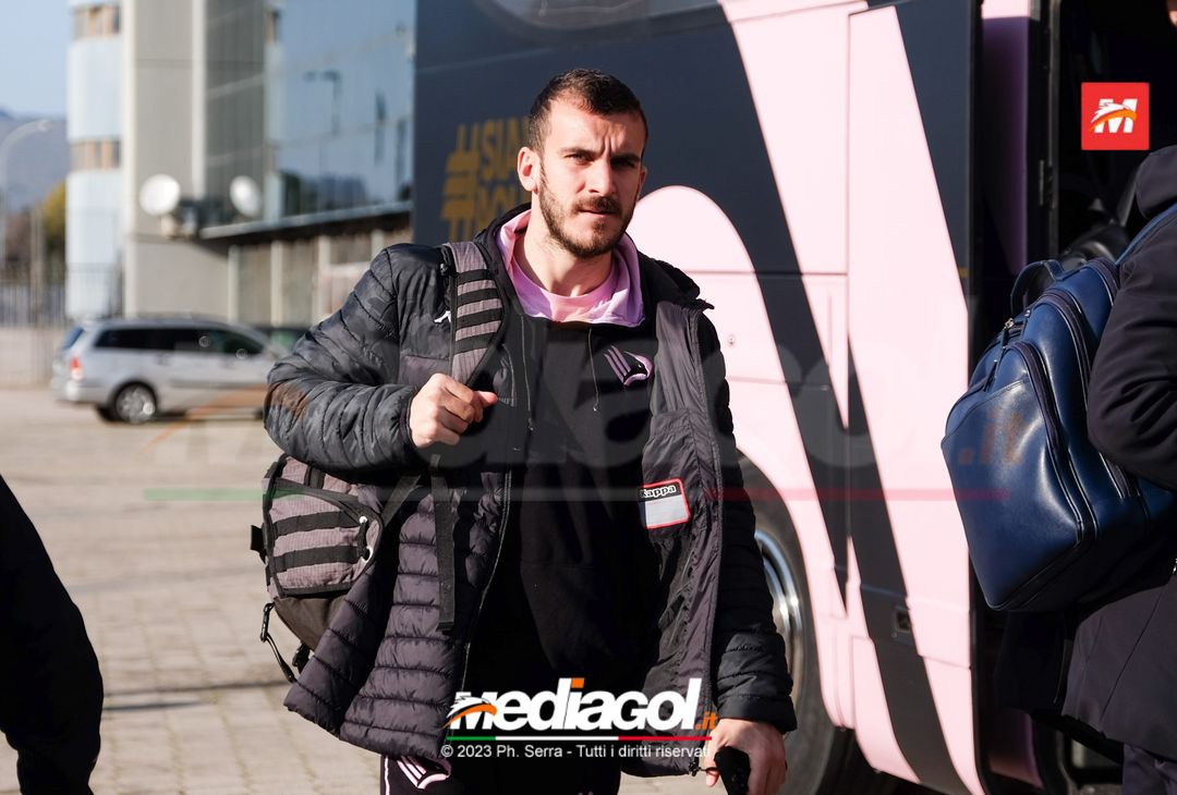 FOTO Palermo, i rosanero ritornano a Palermo dopo il la trasferta a Genova (Gallery) - immagine 5