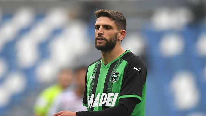 REGGIO NELL'EMILIA, ITALY - NOVEMBER 21: Domenico Berardi of US Sassuolo looks on during the Serie A match between US Sassuolo and Cagliari Calcio at Mapei Stadium - Citta' del Tricolore on November 21, 2021 in Reggio nell'Emilia, Italy. (Photo by Alessandro Sabattini/Getty Images) Mercato, Napoli su Berardi se Insigne dovesse lasciare già a gennaio? - immagine 1