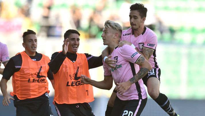 PALERMO, ITALY - OCTOBER 08:  Giuseppe La Gumina of Palermo celebrates after scoring the opening goal during the Serie B match between US Citta di Palermo and Parma Calcio on October 8, 2017 in Palermo, Italy.  (Photo by Tullio M. Puglia/Getty Images) 