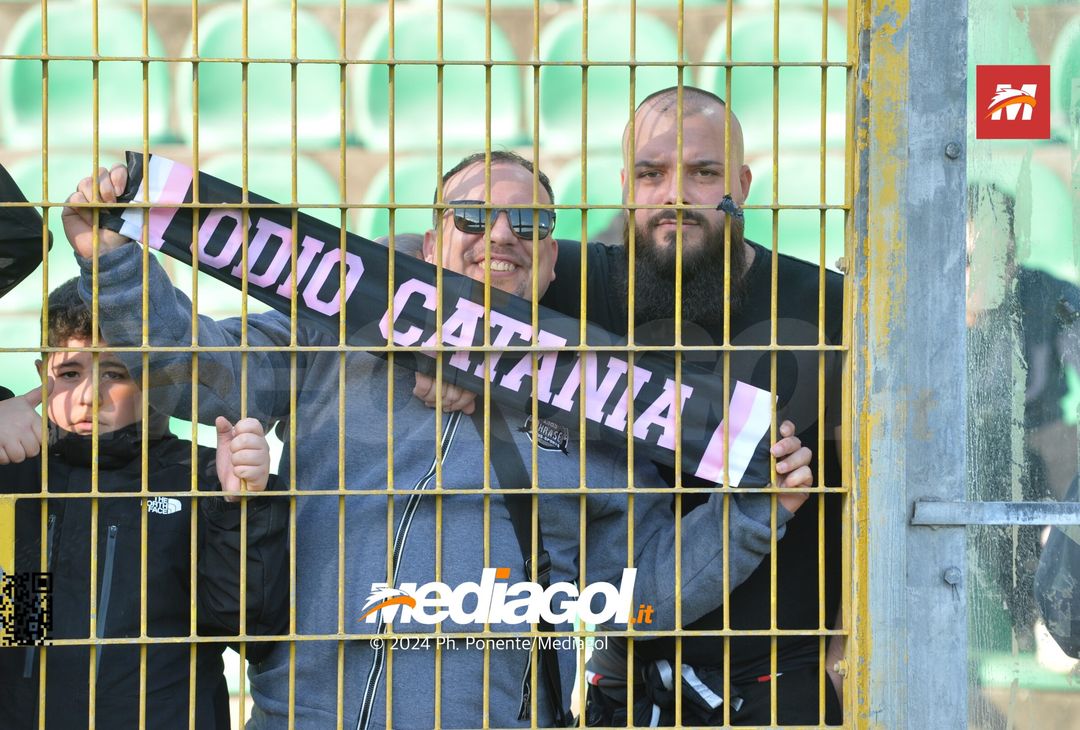 FOTOTIFO Palermo-Como 3-0, gli scatti ai tifosi al “Renzo Barbera” (GALLERY) - immagine 139